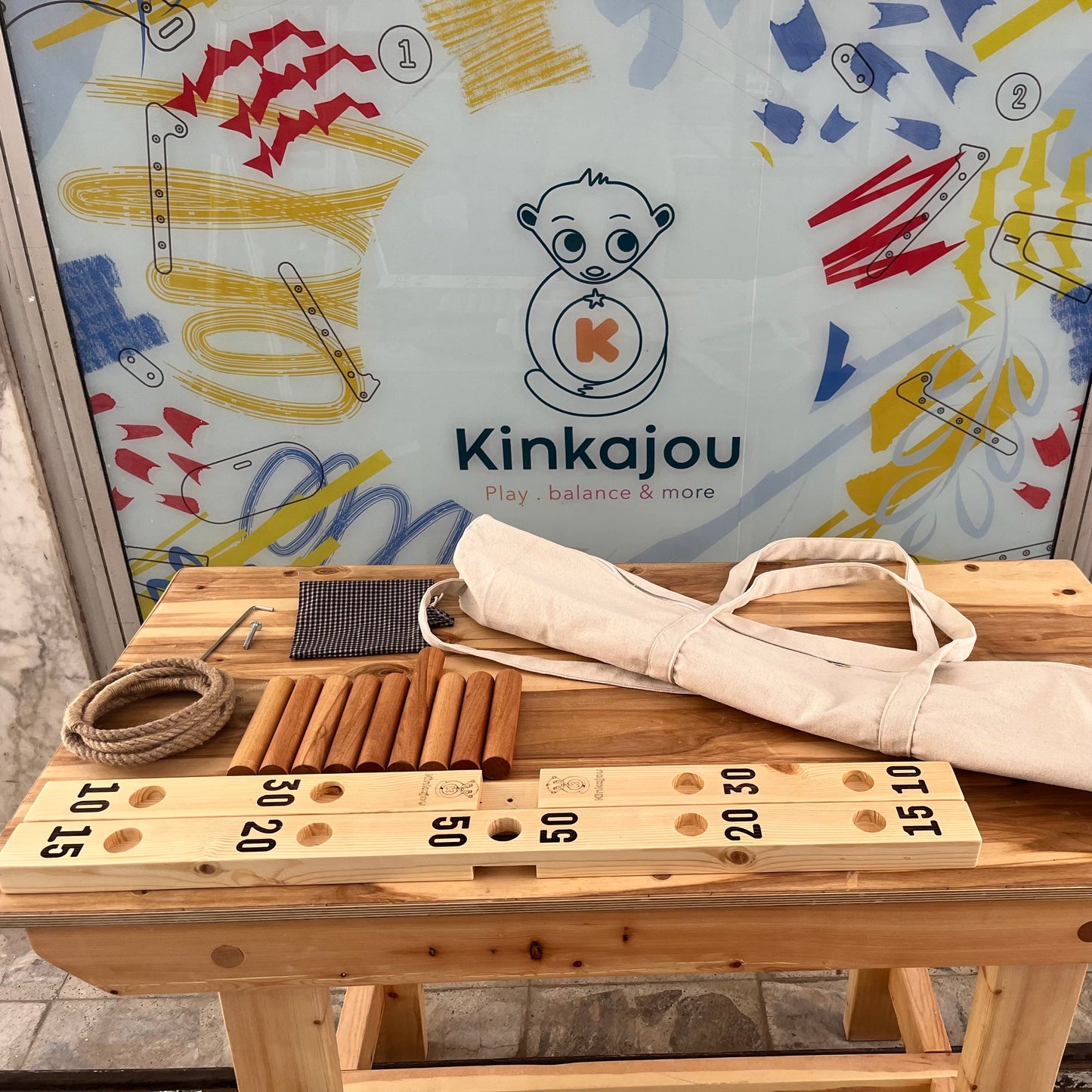 Wooden throwing game for young and old
